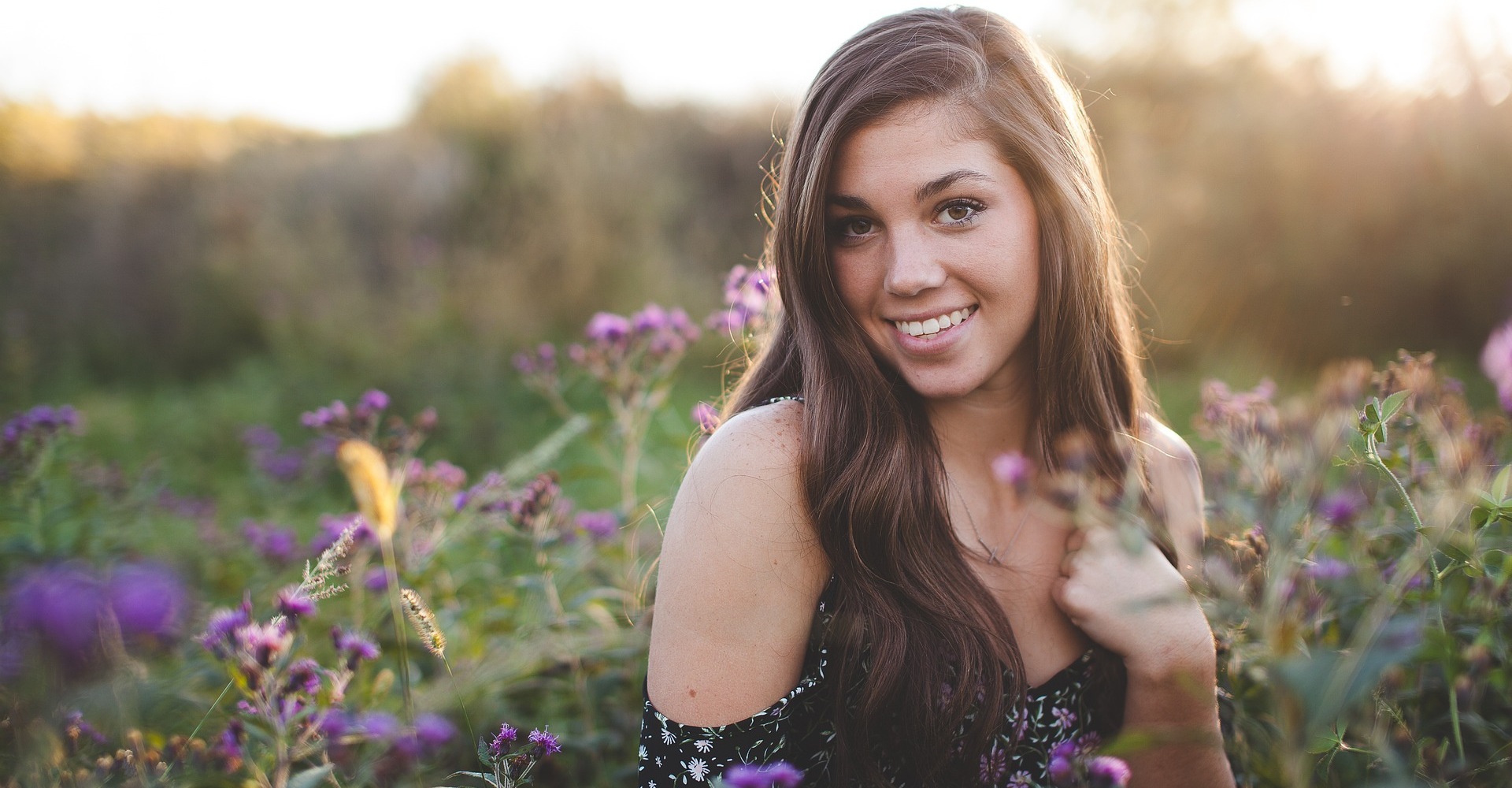 woman has a nice healthy teeth